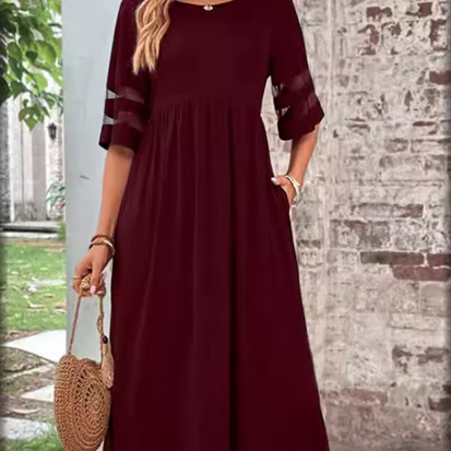 Ausgefallenes Kleid mit durchsichtigen Elementen