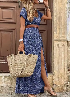 Elegantes Maxikleid mit Gürtel und Beinschlitz