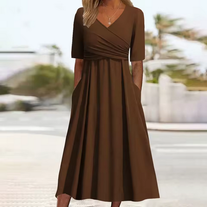 Elegantes Wickelkleid mit seitlichen Taschen