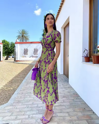 Farbenfrohes Maxikleid mit normaler Passform