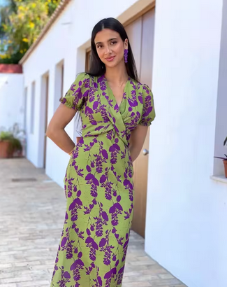 Farbenfrohes Maxikleid mit normaler Passform
