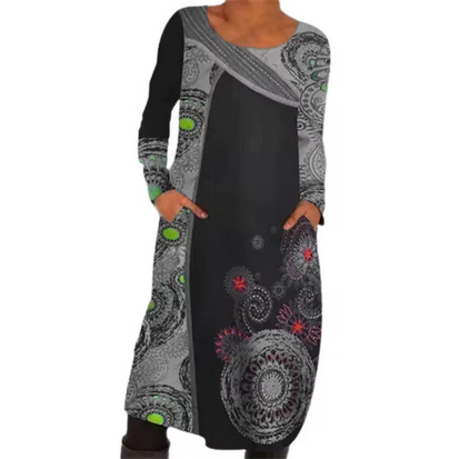 Gemütliches Retrokleid mit kreativen Motiven