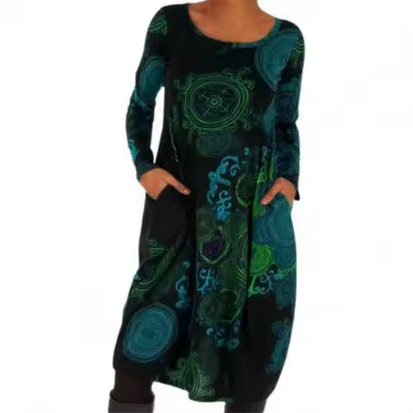 Gemütliches Retrokleid mit kreativen Motiven