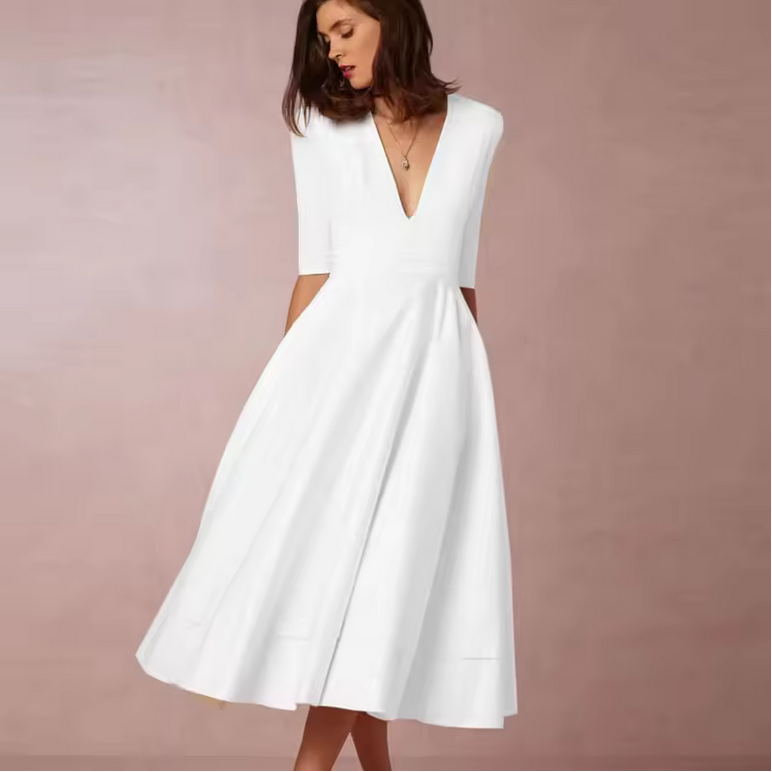 Kleid - Mit weitem Saum & tiefem V-Ausschnitt