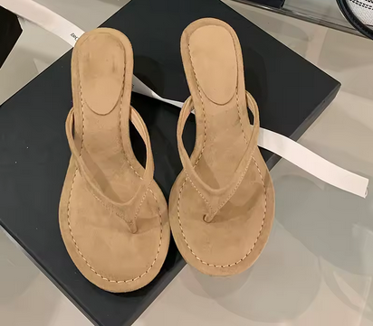 Leichte, gemütliche Sommersandalen - Mit Pfennigabsatz