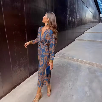 Sommerliches Midikleid - V-Ausschnitt und Gürtelzuhaltung