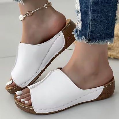 Sommersandalen - Slip-On Sandalen mit Keilabsatz