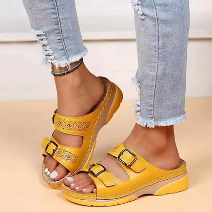Traumhafte Sommersandalen - Doppelte Schnalle & Lochverzierungen