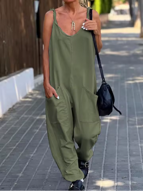 Ärmelloser Jumpsuit mit tiefem Rundhals