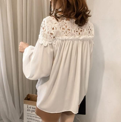 Baumwollmischung Bluse – Spitzenschulter & Lockere Passform