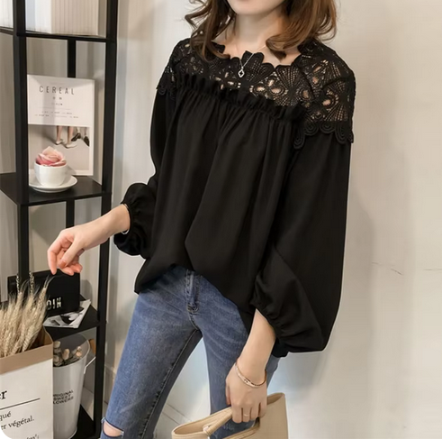 Baumwollmischung Bluse – Spitzenschulter & Lockere Passform