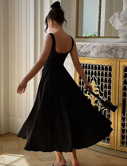 Bezauberndes Kleid - Lang & quadratischer Rückenausschnitt