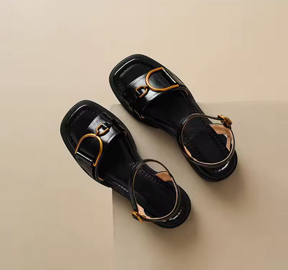 Elegante Damensandalen - Bezaubernde Verzierungen & kleiner Absatz