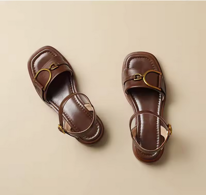 Elegante Damensandalen - Bezaubernde Verzierungen & kleiner Absatz