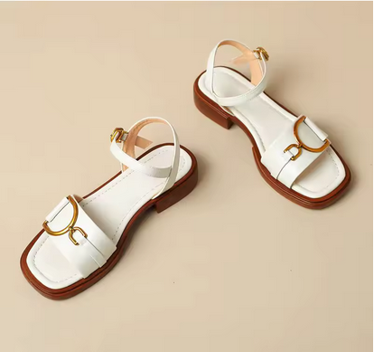 Elegante Damensandalen - Bezaubernde Verzierungen & kleiner Absatz