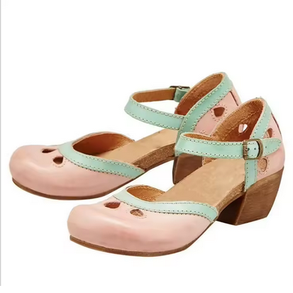 Elegante Damenschuhe - Mit Keilabsatz und farbigen Details