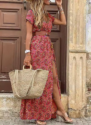 Elegantes Maxikleid mit Gürtel und Beinschlitz