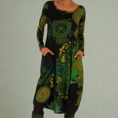 Gemütliches Retrokleid mit kreativen Motiven