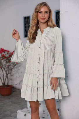 Gepunktetes Sommerkleid mit weiten Ärmeln