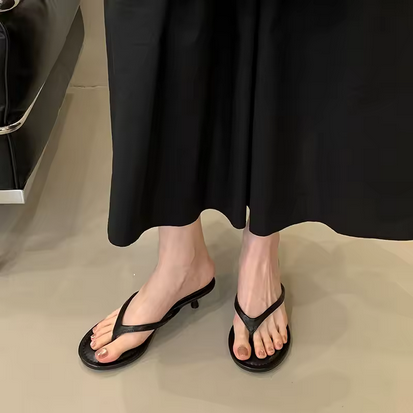 Leichte, gemütliche Sommersandalen - Mit Pfennigabsatz