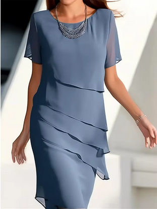 Leichtes Abendkleid - Kurzärmlig mit O-Hals & Lagendesign