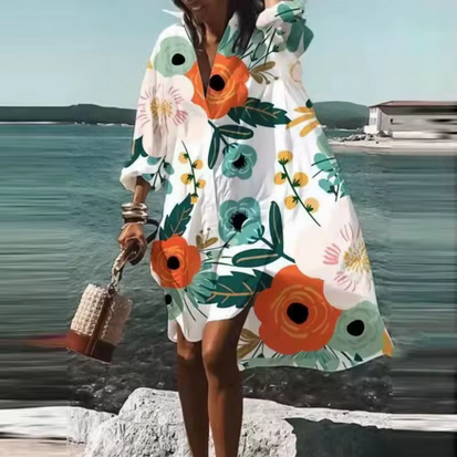 Lockeres Strandkleid mit hübschen Mustern