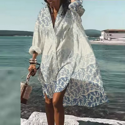 Lockeres Strandkleid mit hübschen Mustern