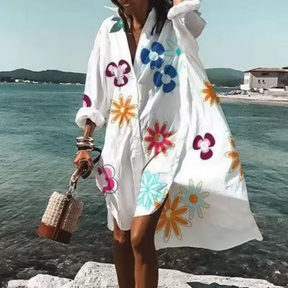 Lockeres Strandkleid mit hübschen Mustern