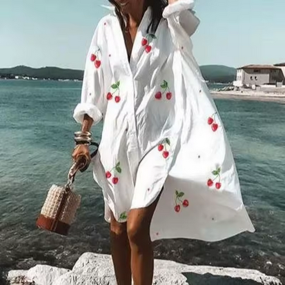 Lockeres Strandkleid mit hübschen Mustern