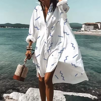 Lockeres Strandkleid mit hübschen Mustern