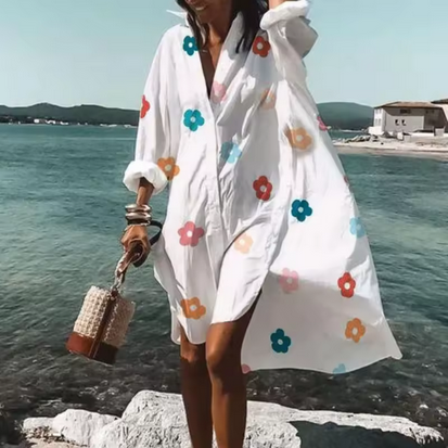 Lockeres Strandkleid mit hübschen Mustern