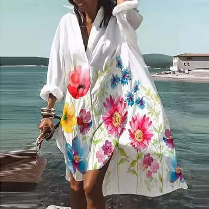 Lockeres Strandkleid mit hübschen Mustern