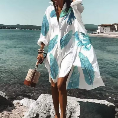 Lockeres Strandkleid mit hübschen Mustern
