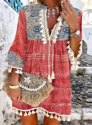 Midikleid mit hübschen Verzierungen und Quasten