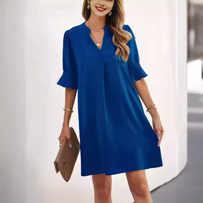 Minikleid mit Rüschen und V-Ausschnitt