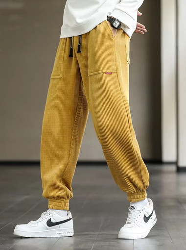 Moderne, robuste Cordhose für Herren