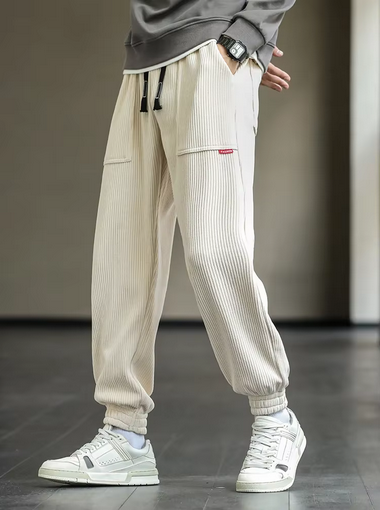 Moderne, robuste Cordhose für Herren