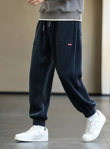 Moderne, robuste Cordhose für Herren