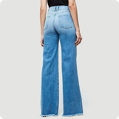 Moderne, weit geschnittene Denimjeans mit Schlag