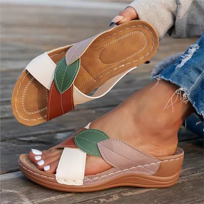 Modische Sandalen - Mehrfarbig & schöne Ziernähte