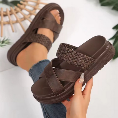 Sandalen für Damen - Erhöhte Sohle und Flechtoptik