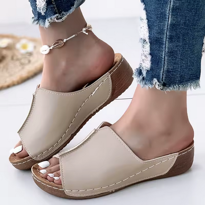 Sommersandalen - Slip On Sandalen mit Keilabsatz
