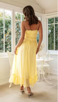 Sommerkleid mit Rüschen und schönen Schleifen