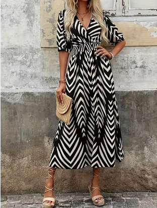 Sommerkleid mit hoher Taille und V-Ausschnitt