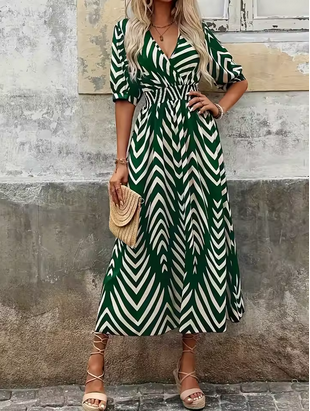 Sommerkleid mit hoher Taille und V-Ausschnitt