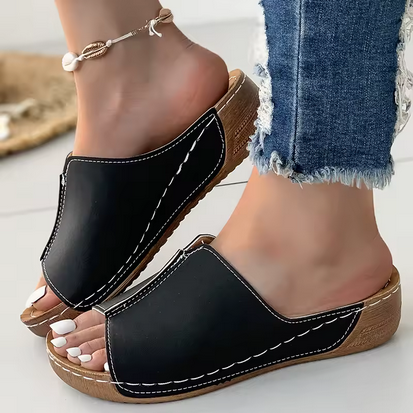 Sommersandalen - Slip-On Sandalen mit Keilabsatz