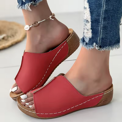 Sommersandalen - Slip-On Sandalen mit Keilabsatz
