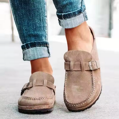 Sommersandalen mit Schnalle und ergonomischer Sohle