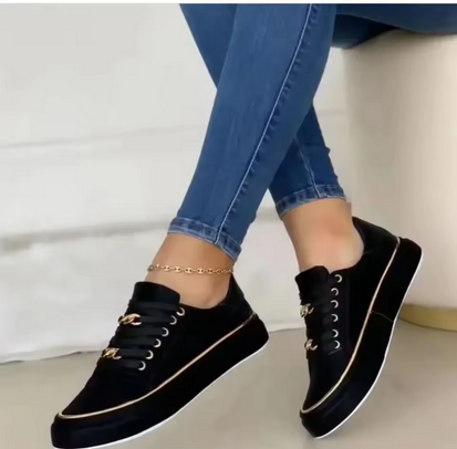 Sommersneaker - Hohe Absatzsohle und hübsche Verzierungen