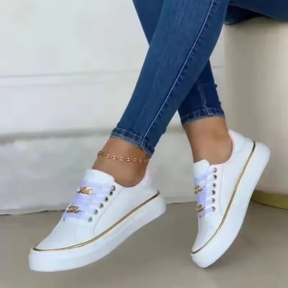 Sommersneaker - Hohe Absatzsohle und hübsche Verzierungen